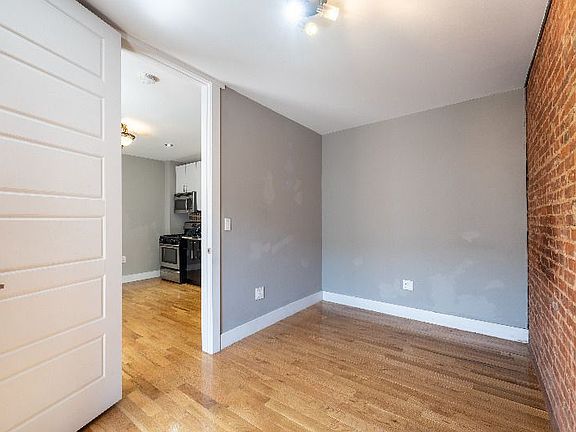 5th image of 164 Sherman Ave #28
