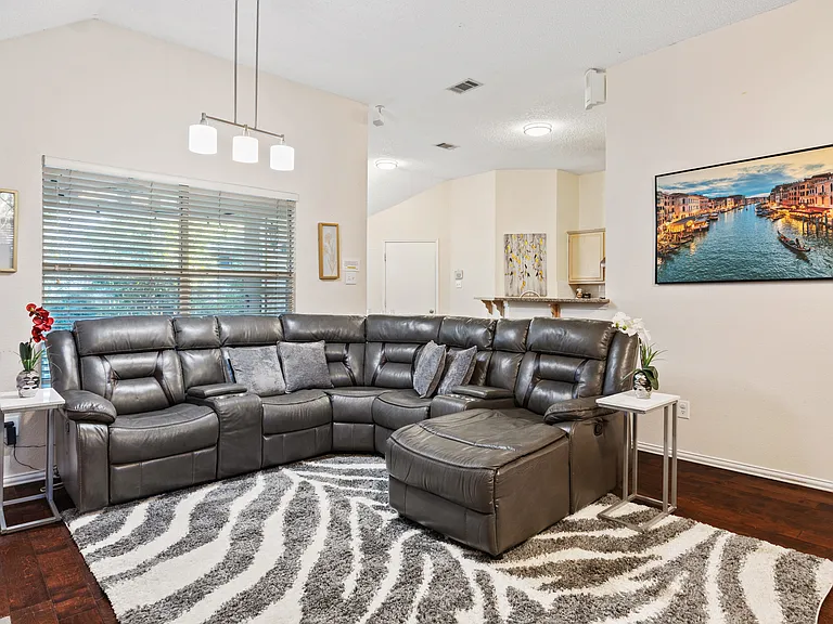 3904 Burnley Dr — Photo 21