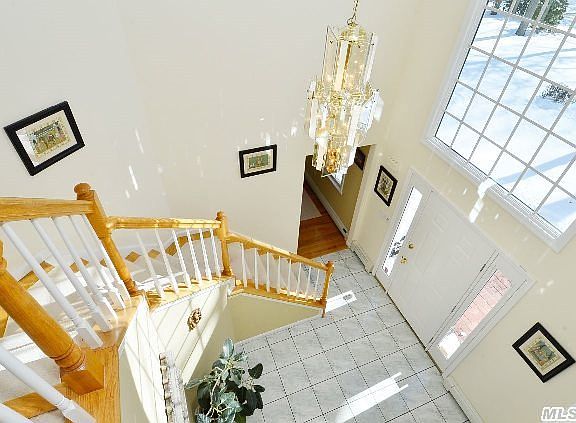 3rd image of 19 Dorfer Ln