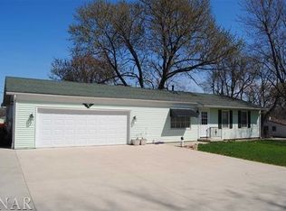 25 Fairlawn Dr, Clinton, IL 61727