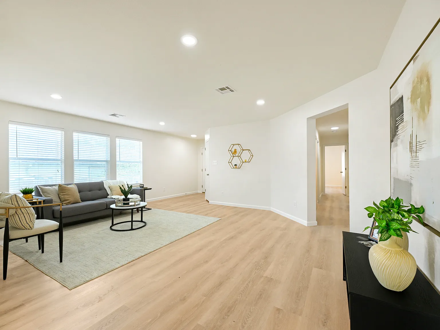 208 Buttercup Way - 1 — Photo 2