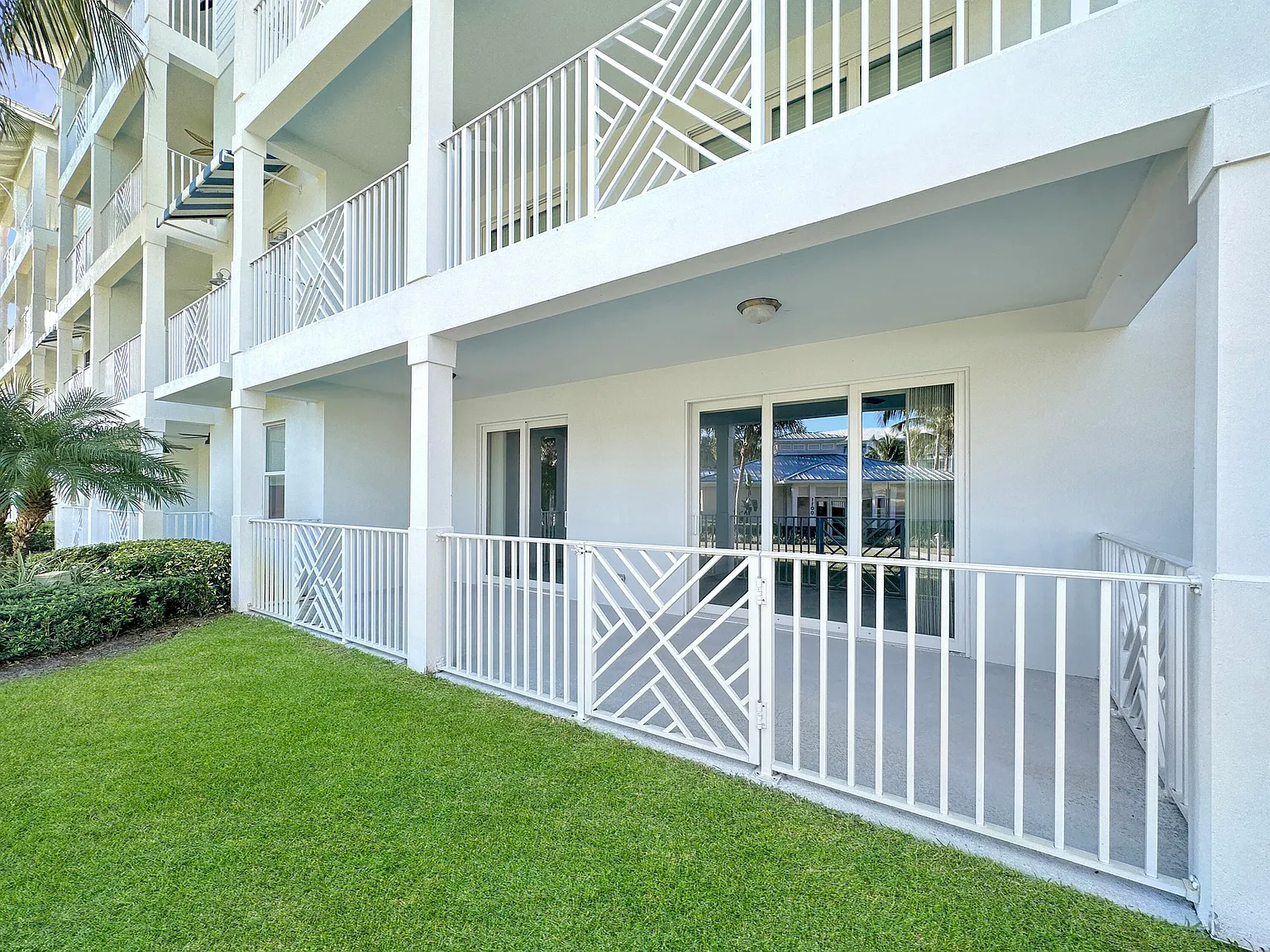 2 bed, 2.0 bath, 1349 sqft, $3,900 — Photo 3