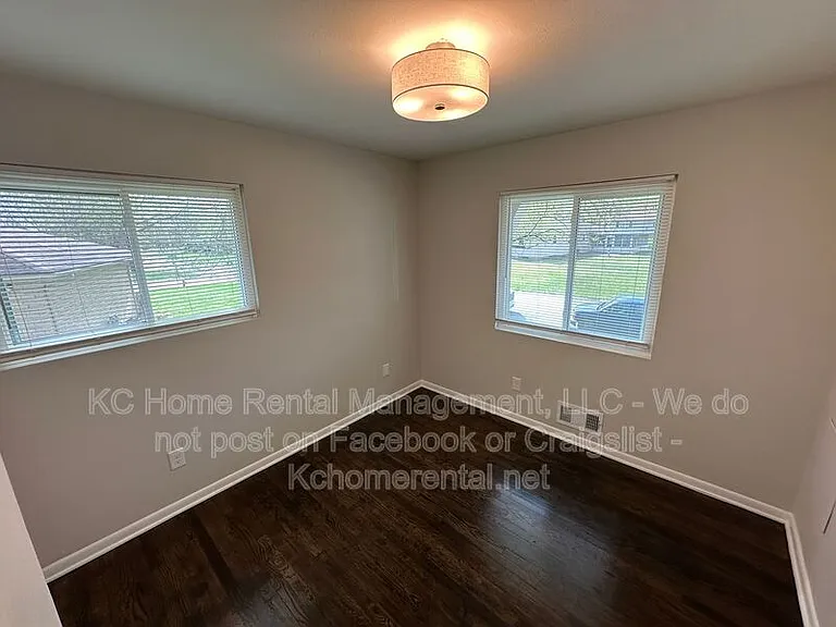 5012 Powell Ave — Photo 8