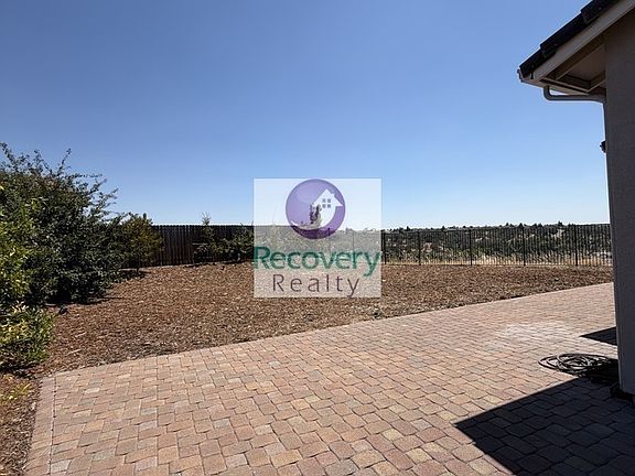 3rd image of 621 Tower Ct