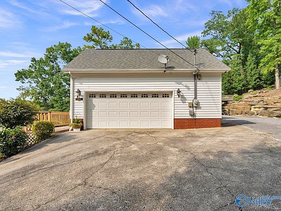2nd image of 995 Hillwood Dr