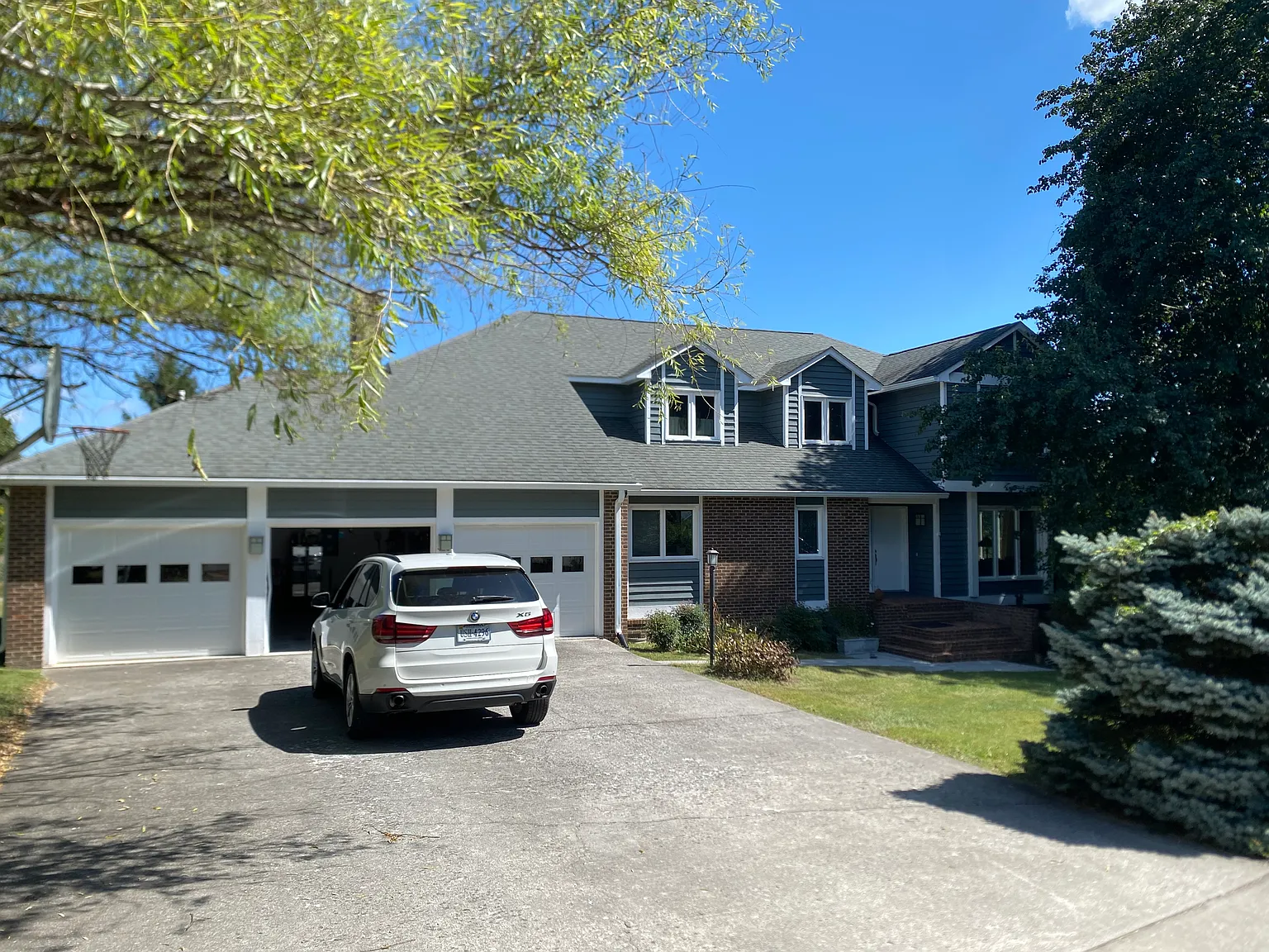 4 bed, 2833 sqft, $3,000 — Photo 2