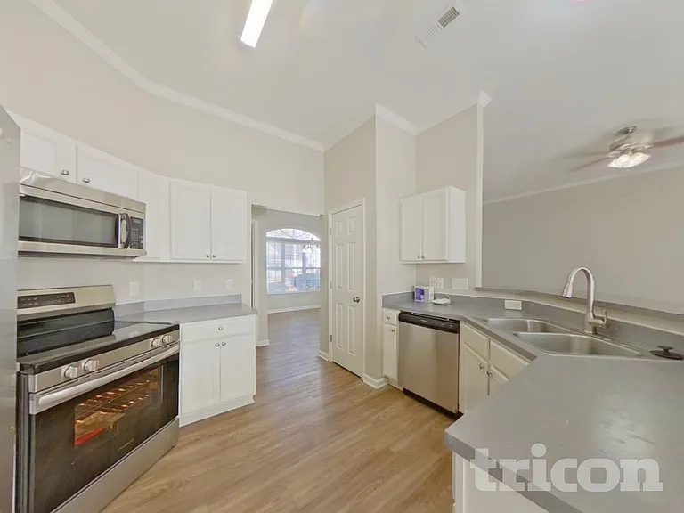 3424 Ann Franklin Ct — Photo 4