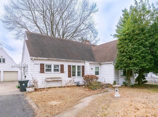 1310 Sheridan Rd, Pekin, IL 61554