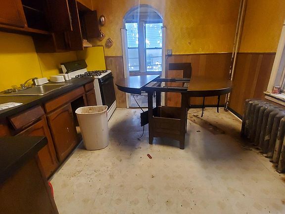 3rd image of 1748 N Lindenwood St