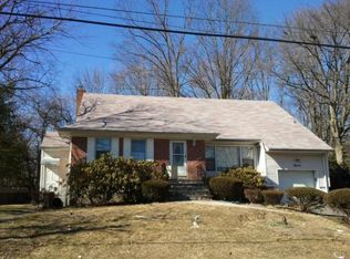 12 Robert Dr, New Rochelle, NY 10804