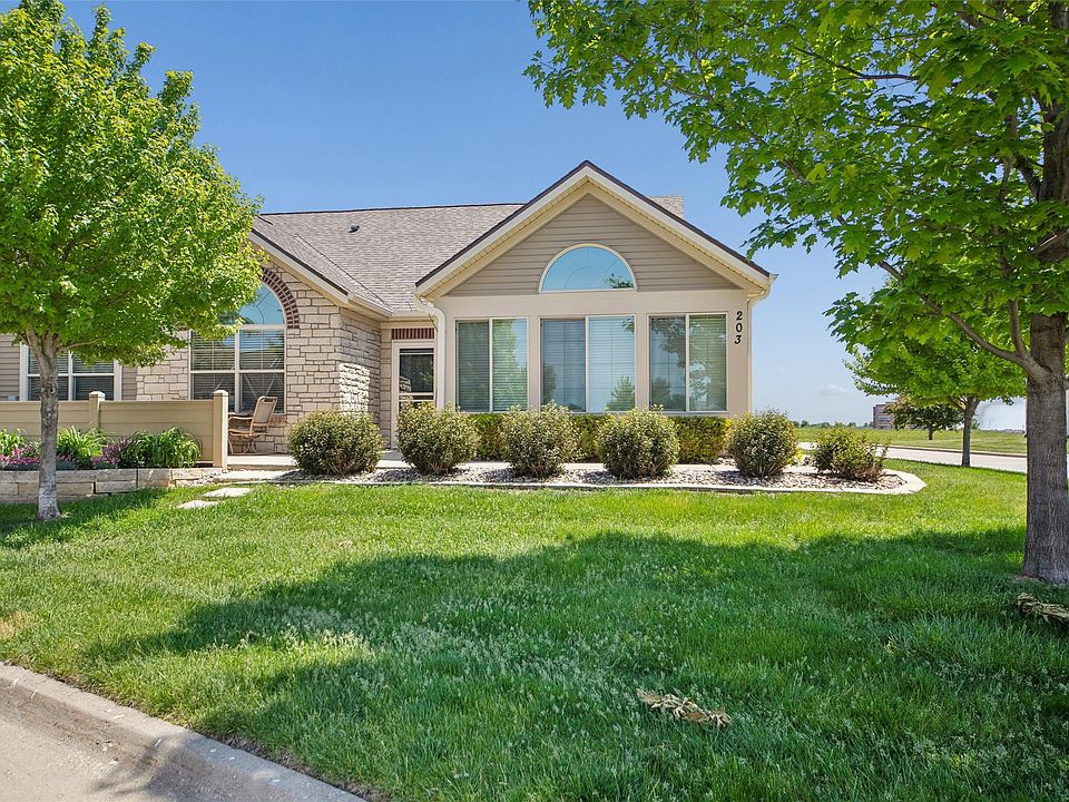 1st image of 3305 SE Glenstone Dr Unit 203