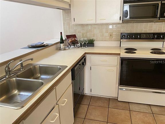 4th image of 8257 Breeze Cove Ln