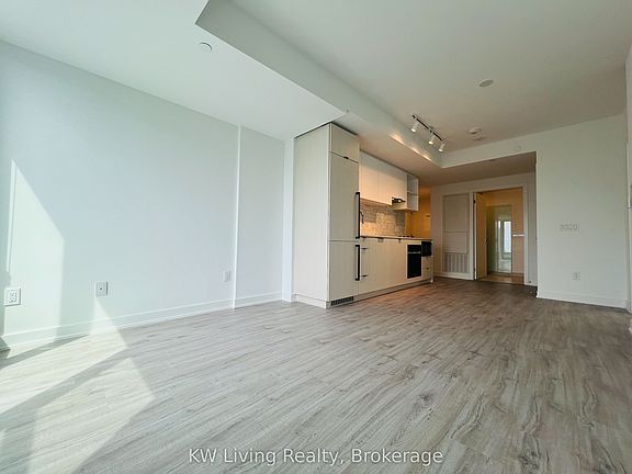 4th image of 252 Church St #4511