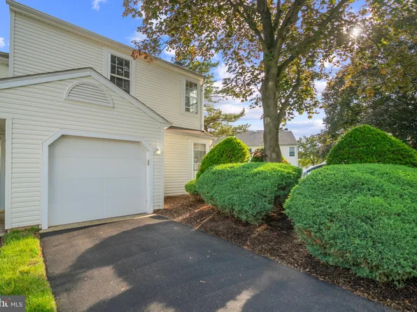 26 Portsmouth Ct, Holland, PA 18966
