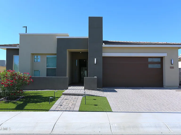 1201 E Cherrywood Pl — Photo 1