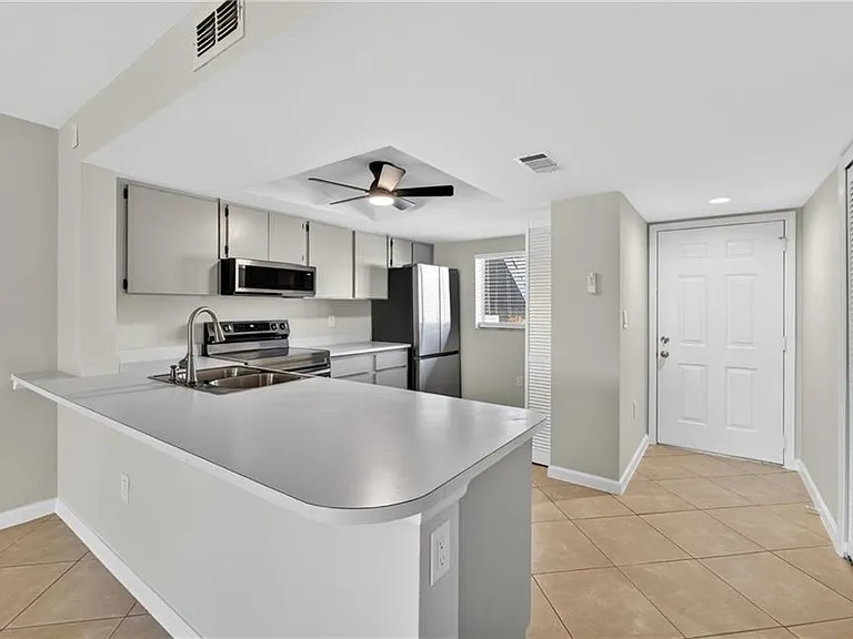 144 Cypress Way E #701 — Photo 2