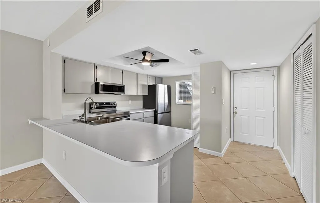 Building Photo - 144 Cypress Way E #701