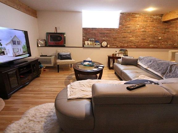 5th image of 37 Cumberland St S #103