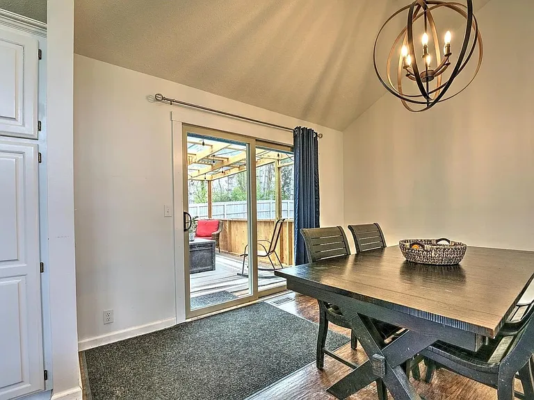 1329 Scott Rd — Photo 15