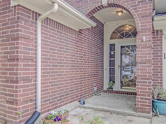 4th image of 5001 Parkcrest Dr