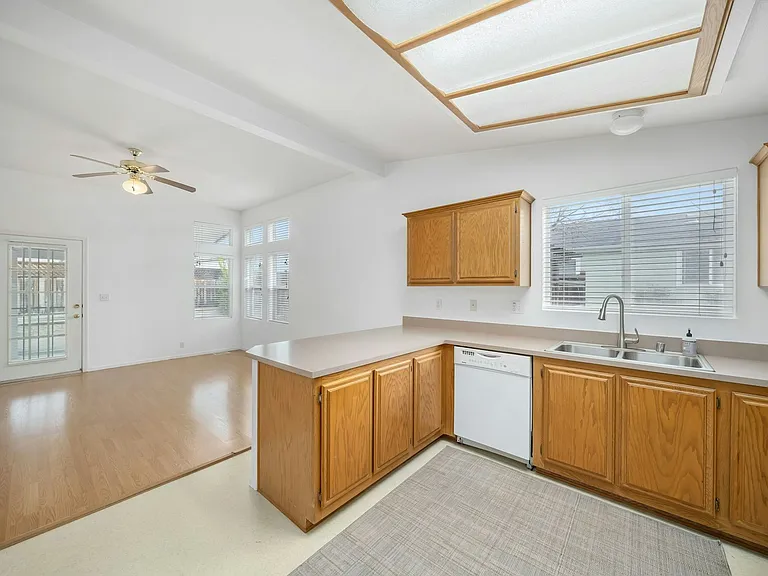 351 Lark Dr — Photo 10