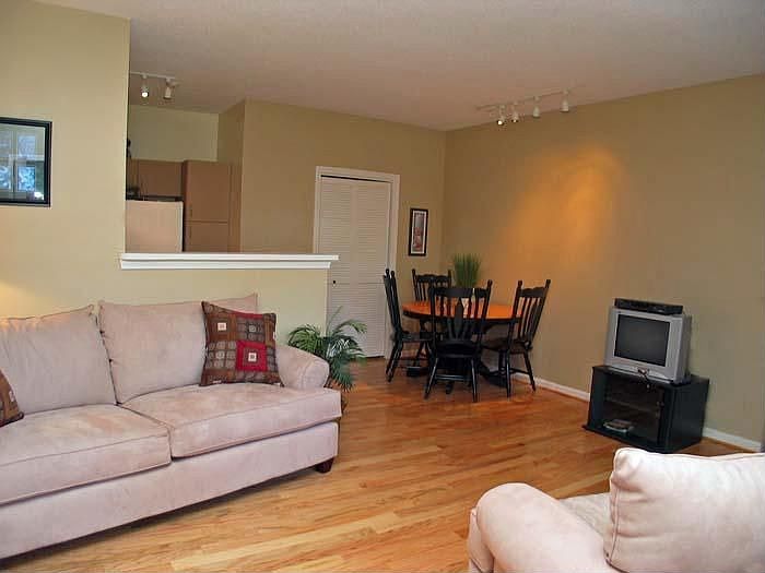 2nd image of 23 Bradford Commons Ln