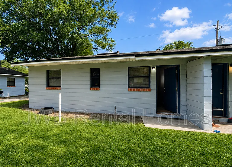 5432 Alpha Ave — Photo 10