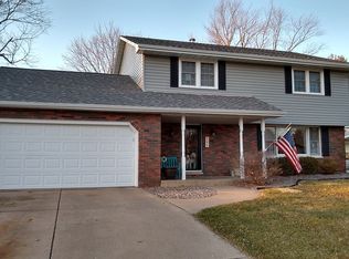 705 Yorkshire Ct, Washington, IL 61571