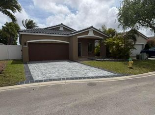 4572 SW 14th Street, Deerfield Beach, FL 33442