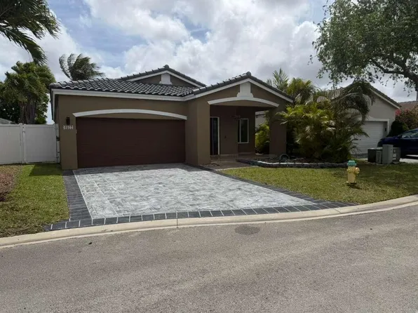 4572 SW 14th Street, Deerfield Beach, FL 33442