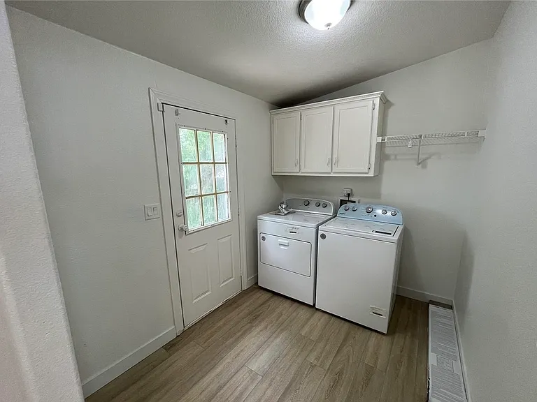 242 N Hooker St — Photo 17