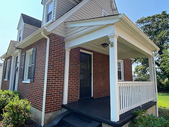 Great little side porch