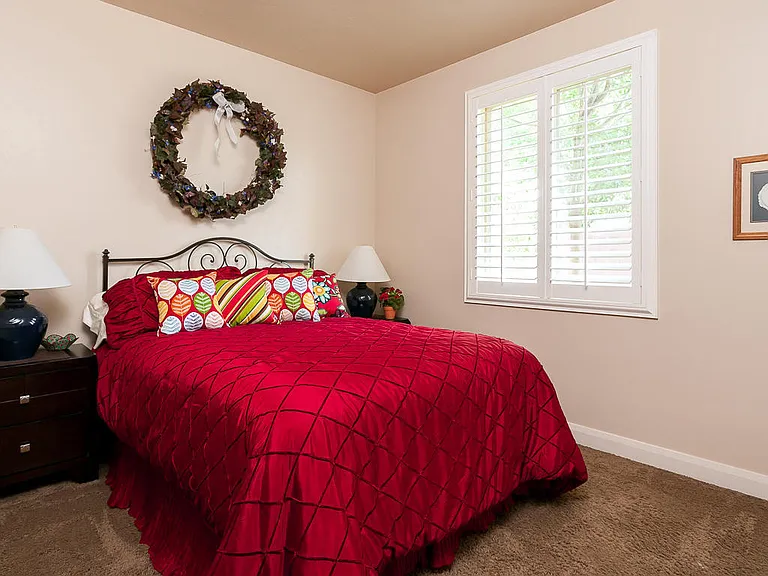 358 E Munich Dr — Photo 8