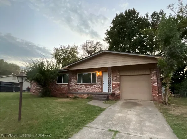 8000 Colony Ln, Fort Smith, AR 72908