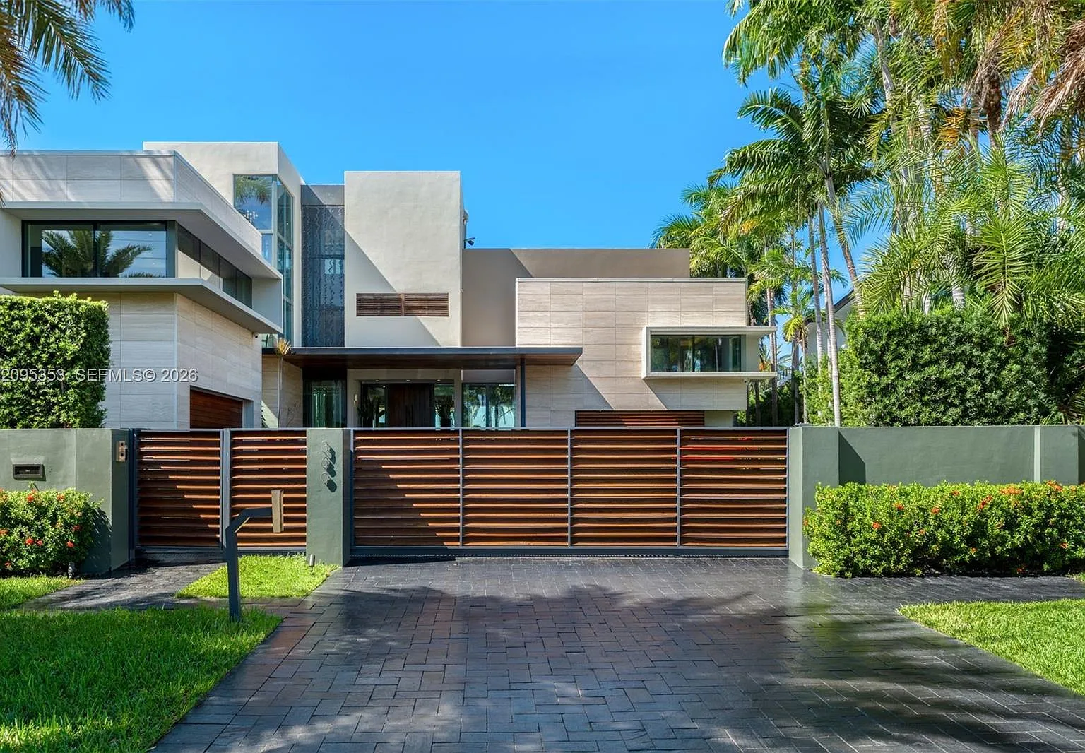 Tropical Isle Homes Sub 4 — Photo 4