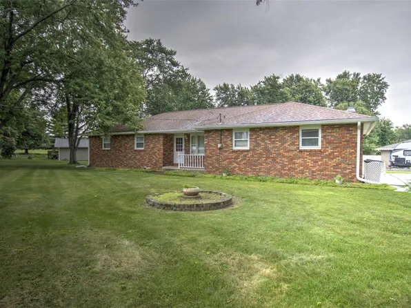 3432 Desert Inn Rd, Decatur, IL 62526