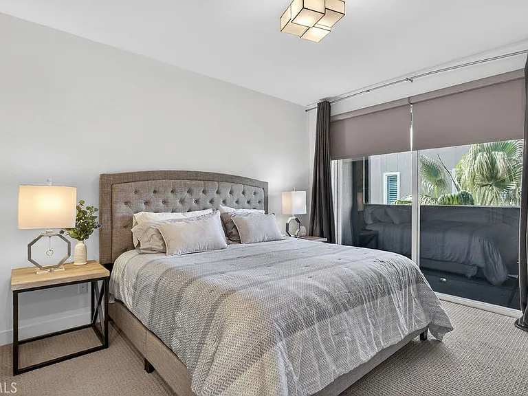 985 Doheny Way — Photo 14