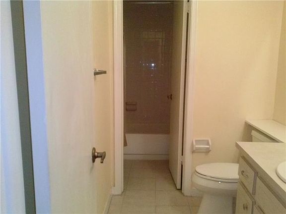 5th image of 1374 Seaview Dr