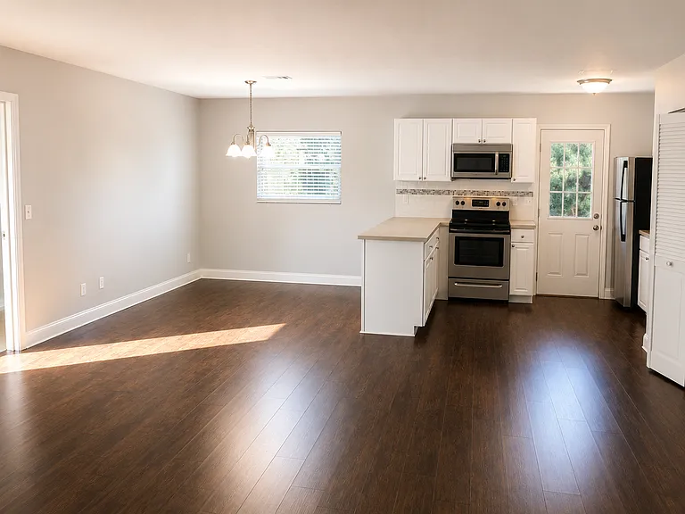 1516 NE 30th Ave — Photo 3