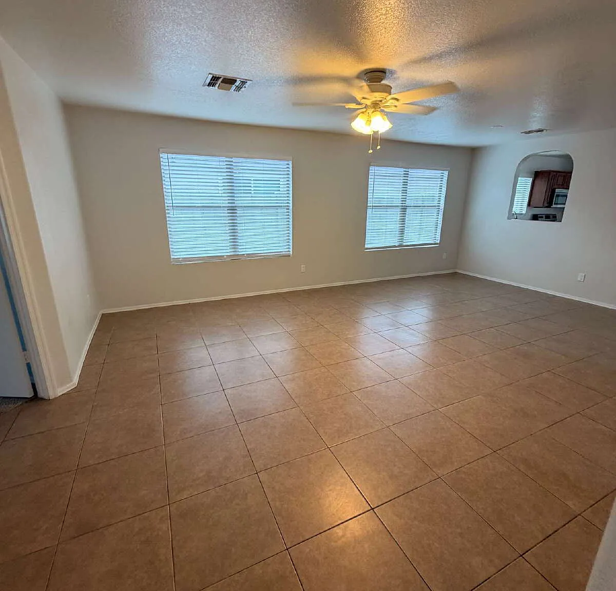 3 bed, 2.0 bath, 1510 sqft, $2,099 — Photo 2