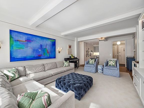 2nd image of 215 W 78th St APT 4A