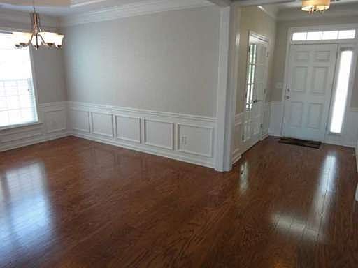 3rd image of 141 Churchcliff Dr