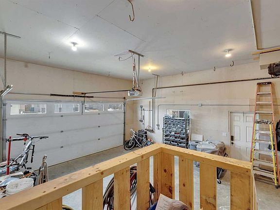 4th image of 29 W Emily Cres