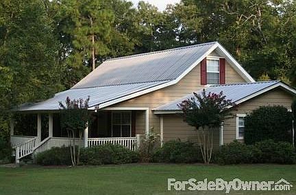 House 1 1/2 story 3 bedrooms/2.5 baths
						:
						Hardie Plank cement board siding and new vinyl windows thru- out house.