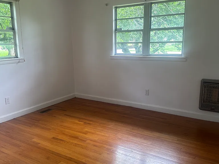 303 Kansas Ave — Photo 7