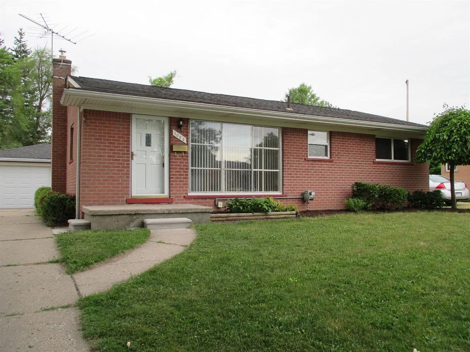 1003 Marion Dr photo 1