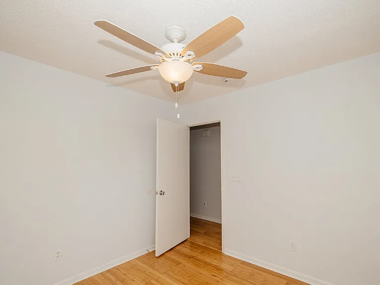 218 Lytham Ct — Photo 21