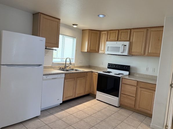 1075 Eagle St APT 1