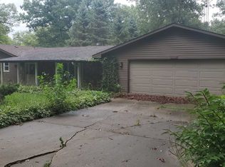 2089 Blackhawk Ln, Dixon, IL 61021