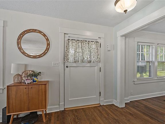 5th image of 620 W 60th Ter